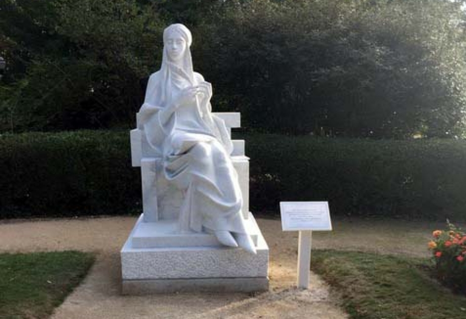 Une statue de Mahsati Gandjavi érigée à Cognac