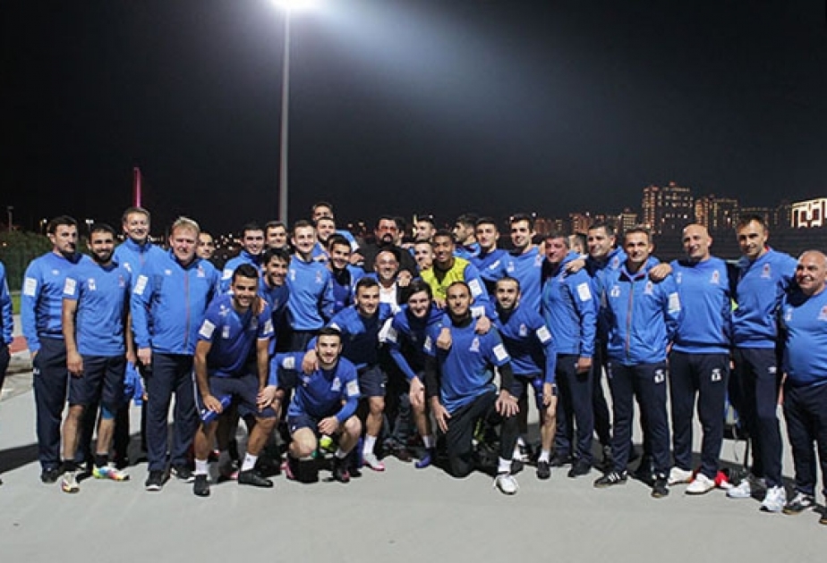 Hollivud ulduzu millimizin məşqini izləyib