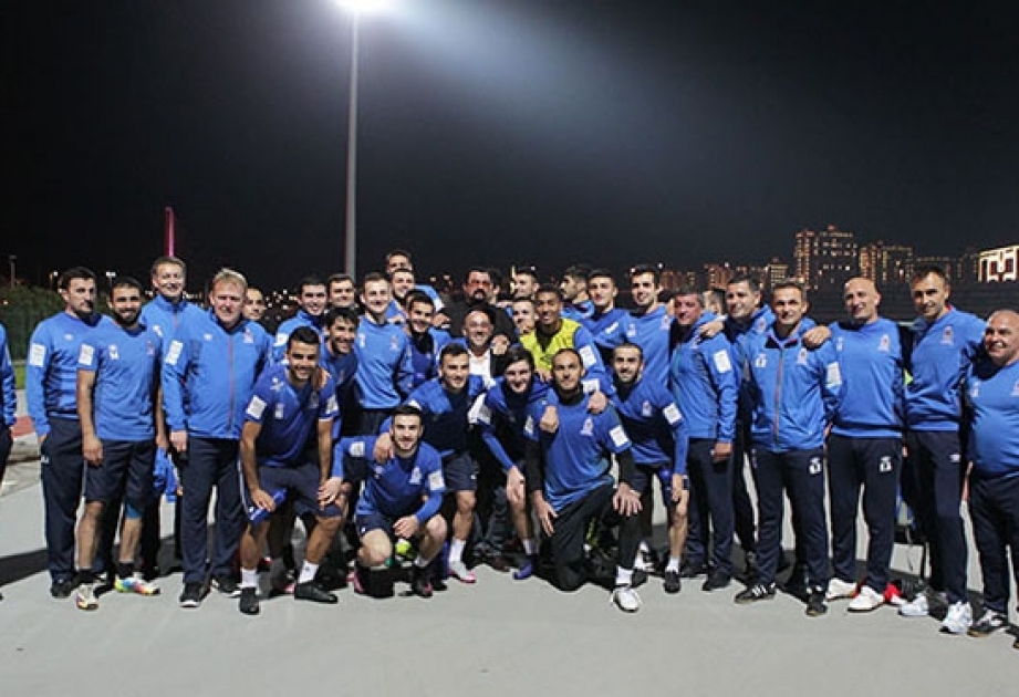 Steven Seagal watches Azerbaijani football team’s training