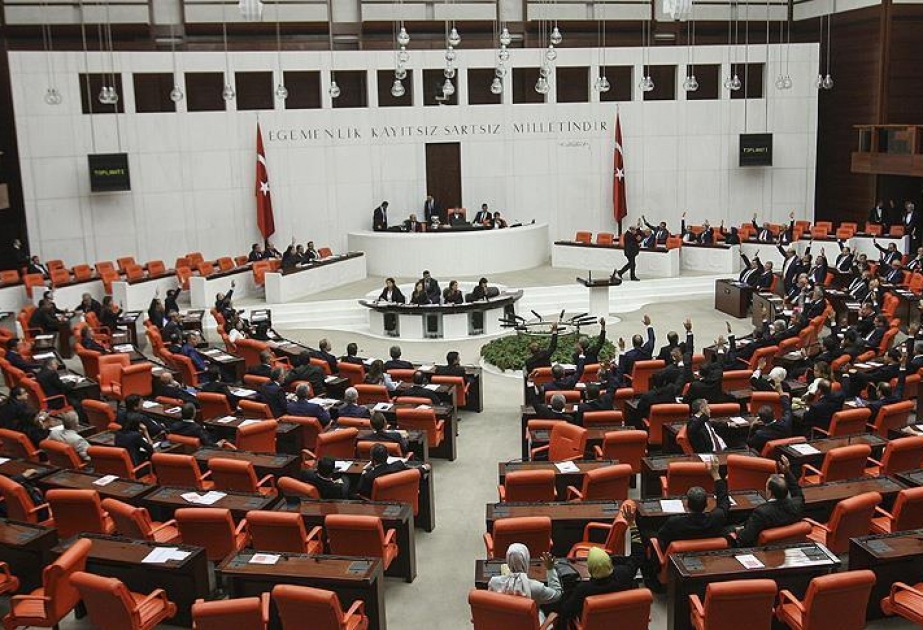 Türkiyə parlamenti ölkədə fövqəladə vəziyyət rejiminin daha üç ay artırılmasını dəstəkləyib