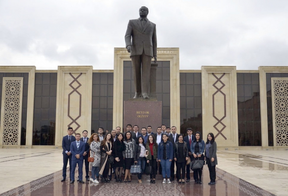 YAP Nizami və Qaradağ rayon təşkilatlarının fəal gəncləri müstəqillik gününü birgə qeyd ediblər