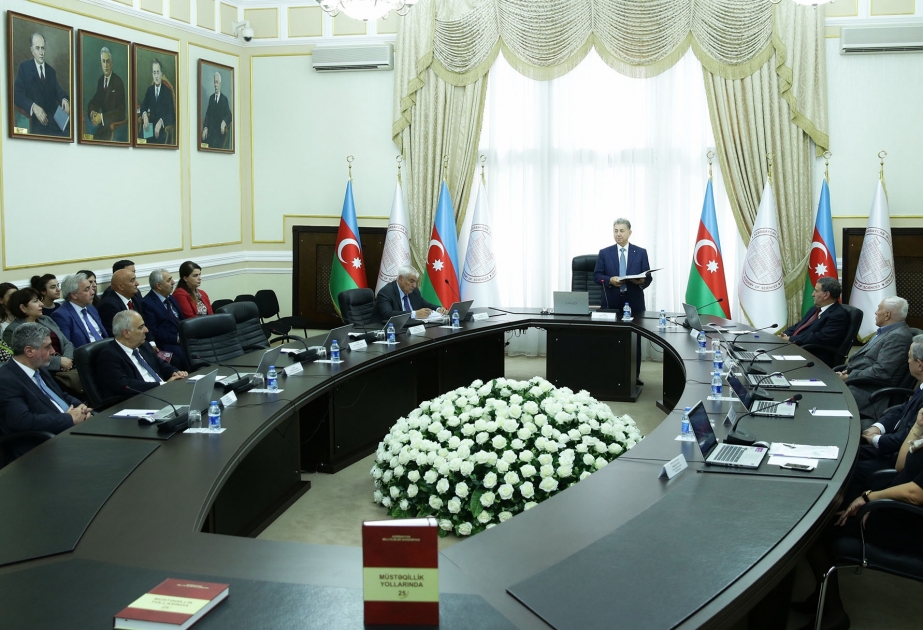 AMEA-da dövlət müstəqilliyinin bərpa olunmasının 25 illiyinə həsr edilən elmi konfrans keçirilib VİDEO