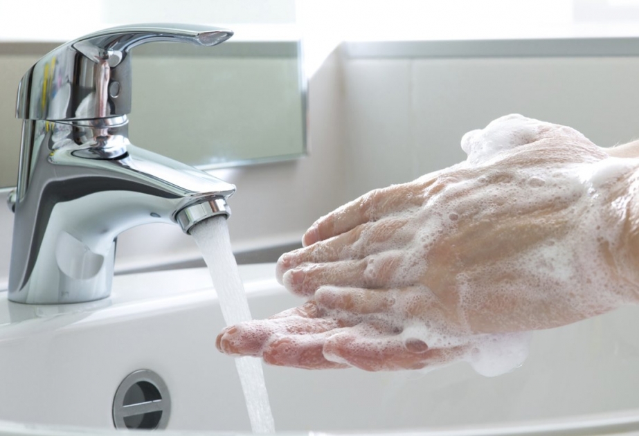 Männer waschen sich seltener ‎die Hände als Frauen