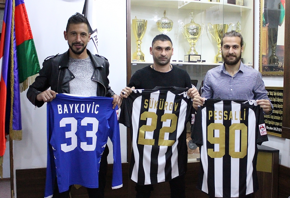 Neftchi Baku sign three footballers