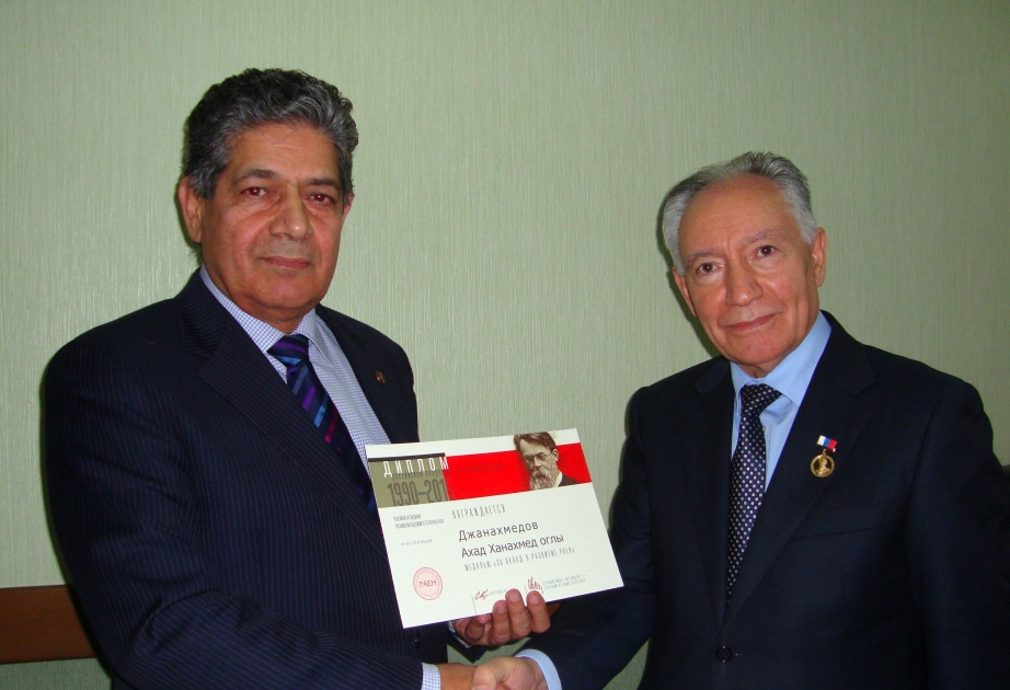 Un scientifique azerbaïdjanais décoré d’une médaille de l’Académie russe des sciences naturelles