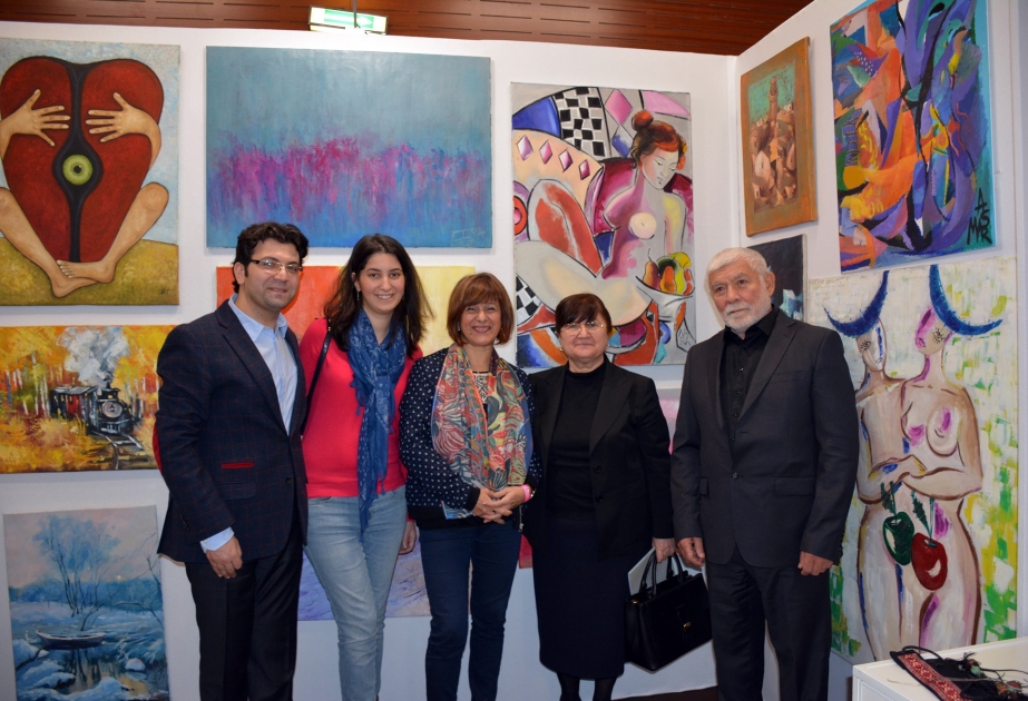 Azerbaijani artist presents her works at Carrusel de Louvre gallery