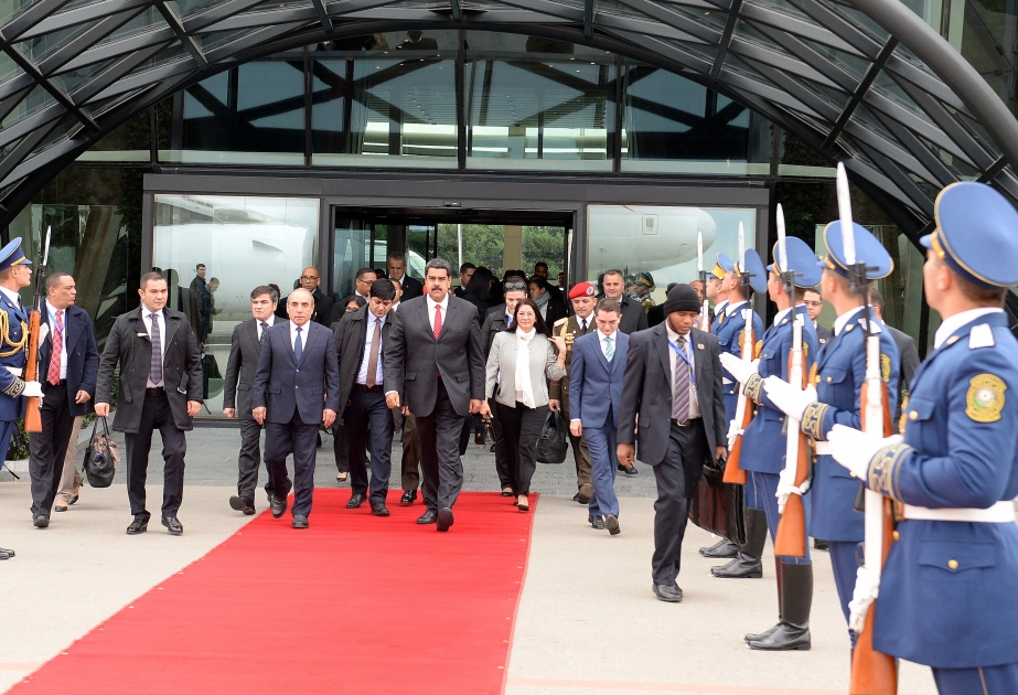 الرئيس الفنزويلي ينهي زيارته الرسمية إلى أذربيجان