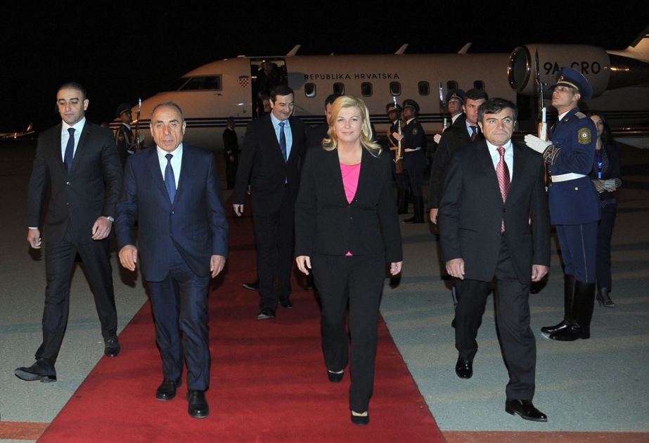 الرئيسة الكرواتية تصل في زيارة رسمية الى أذربيجان