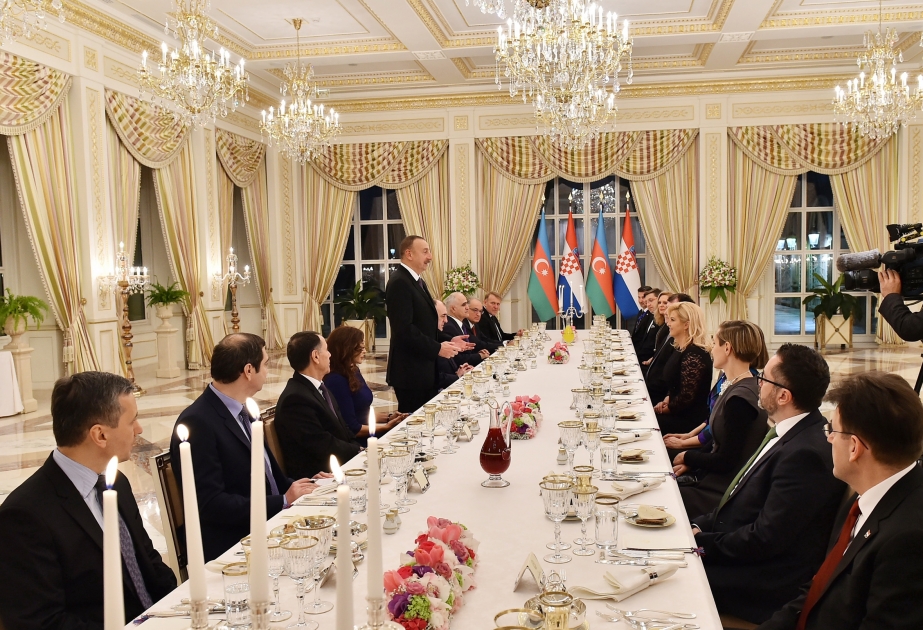 Une réception officielle offerte en l’honneur de la présidente croate VIDEO