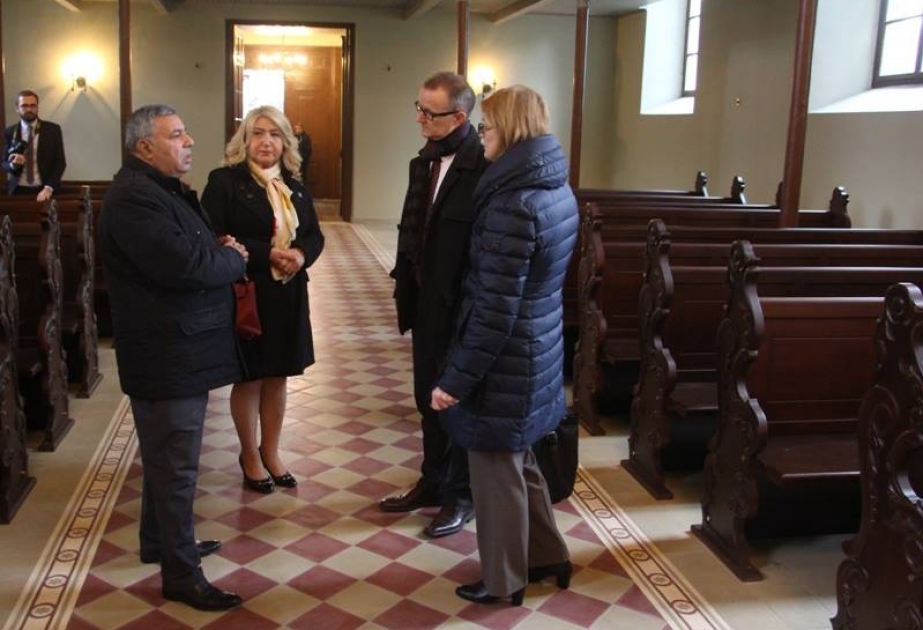 Botschafter Michael Kindsgrab besucht die deutsche lutherische Kirche in Schämkir