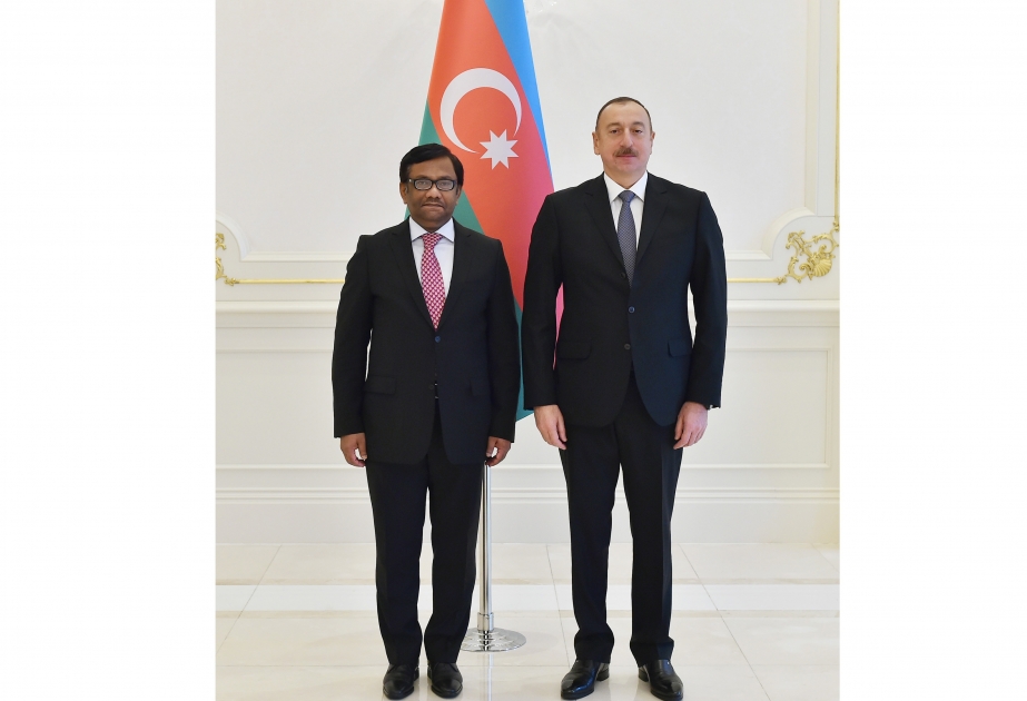 Prezident İlham Əliyev Banqladeşin Azərbaycanda yeni təyin olunmuş səfirinin etimadnaməsini qəbul edib [YENİLƏNİB] VİDEO