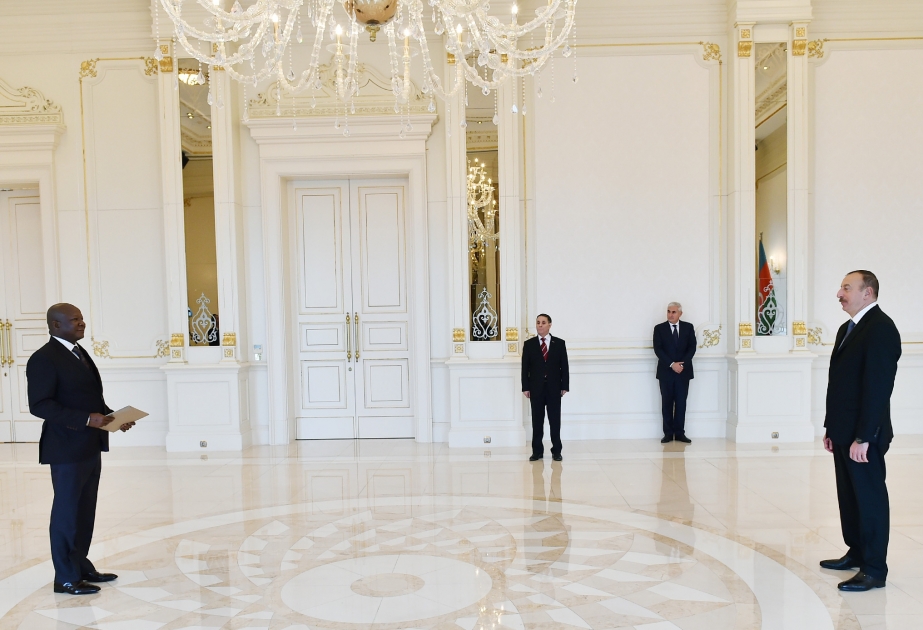 Le nouvel ambassadeur sud-africain a remis ses lettres de créance au président Ilham Aliyev [ mis à jour] VIDEO