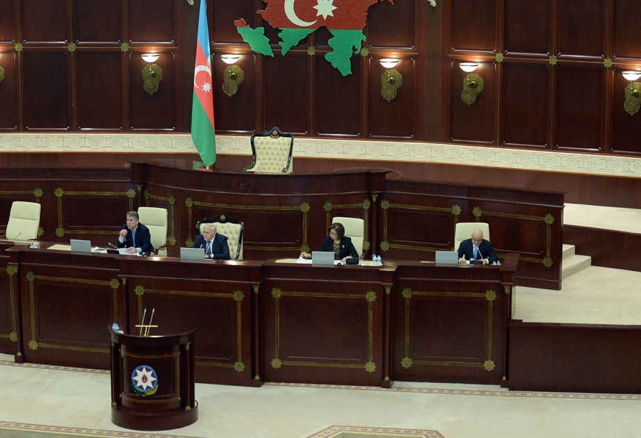 Milli Majlis holds plenary session