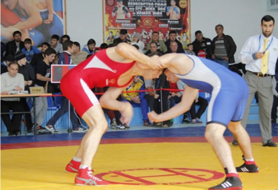 Azerbaijani freestyle wrestlers to battle for medals in Dagestan