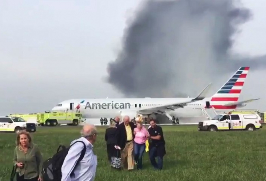 Feuer am Chicago Flughafen-bei der Evakuierung verletzten sich 20 Passagiere