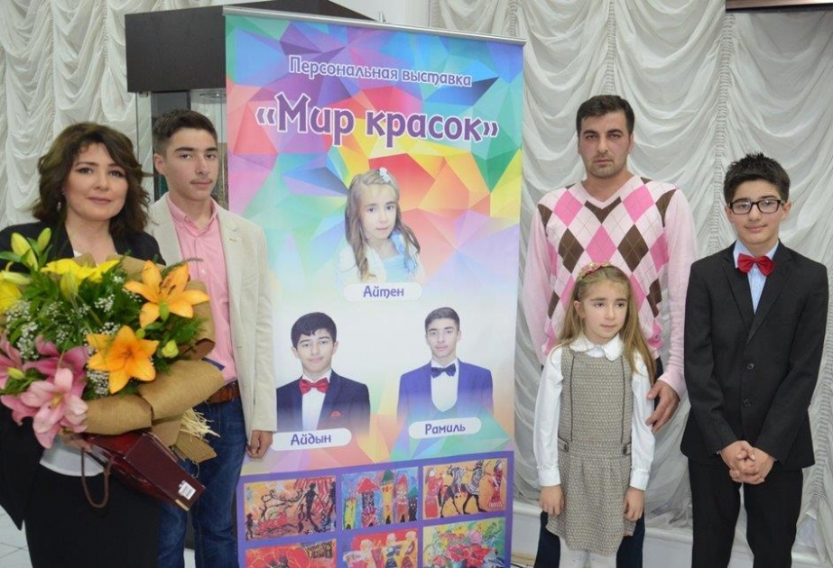 В РИКЦ открылась персональная выставка «Мир красок»