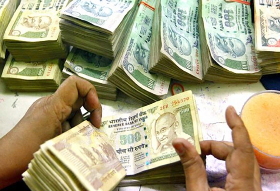 Hindistanda böyük banknotlar dövriyyədən çıxarılır VİDEO