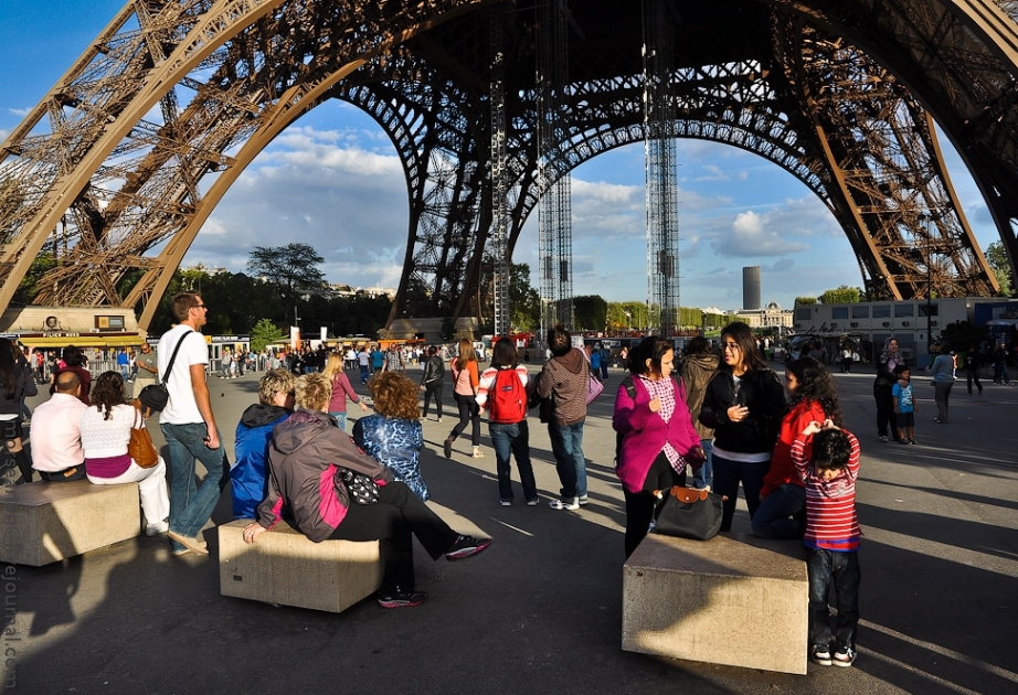 Parisin turizm sektoru il ərzində 2 milyon turist itirib