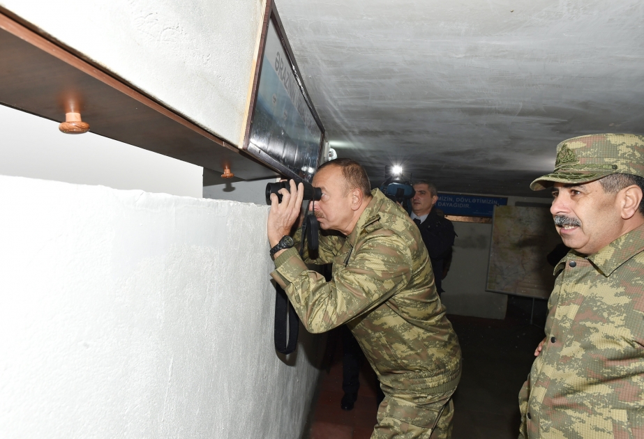 Prezident, Ali Baş Komandan İlham Əliyev ön xətdə yerləşən komanda idarəetmə məntəqəsində əməliyyat şəraiti ilə tanış olub [YENİLƏNİB] VIDEO