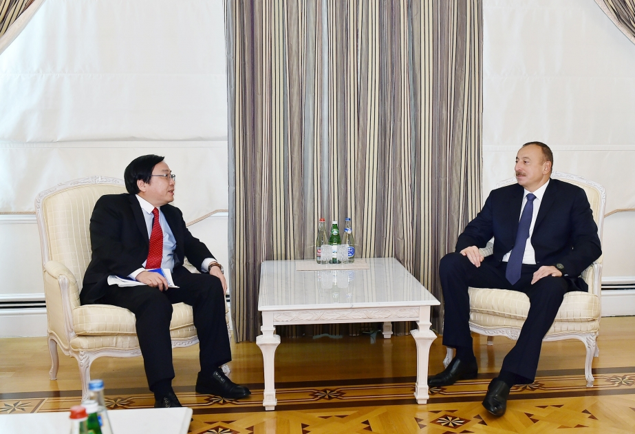 Präsident Ilham Aliyev empfängt ADB-Vizepräsidenten VIDEO