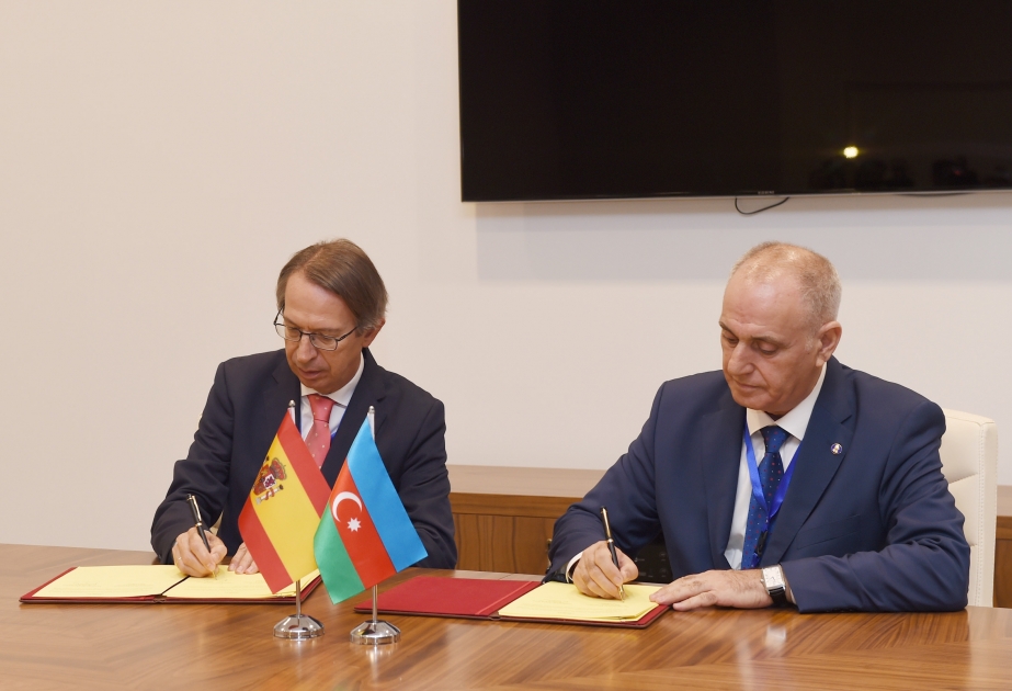 AZERTAC und eine Reihe von ausländischen Nachrichtenagenturen unterzeichnen Dokumente über Zusammenarbeit VIDEO