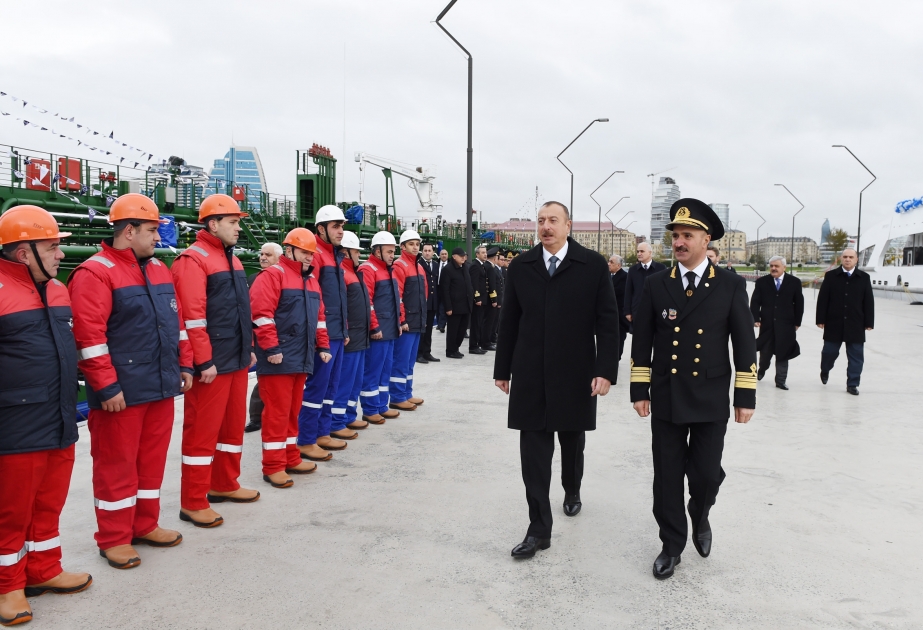 Präsident Ilham Aliyev nimmt an der Zeremonie zur Inbetriebsetzung der neuen Schiffe VIDEO