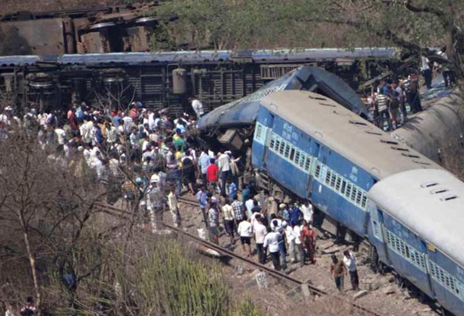 India train crash: 100 killed in derailment near Kanpur