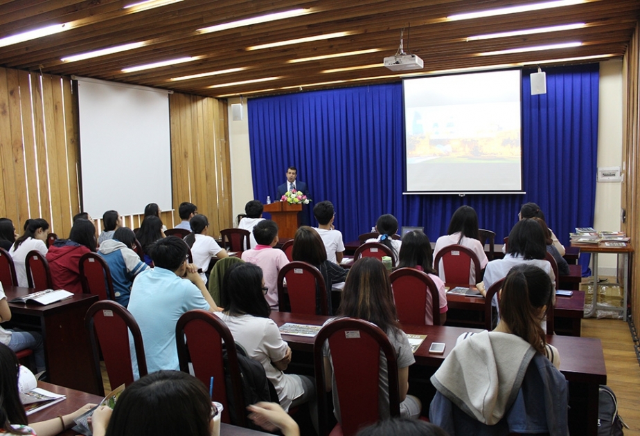 Azerbaijani ambassador gives lecture at Vietnamese University