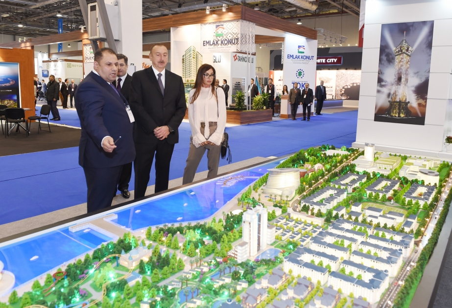 Le Président Ilham Aliyev se rend au IIe Salon international de l’Immobilier et des Investissements VIDEO