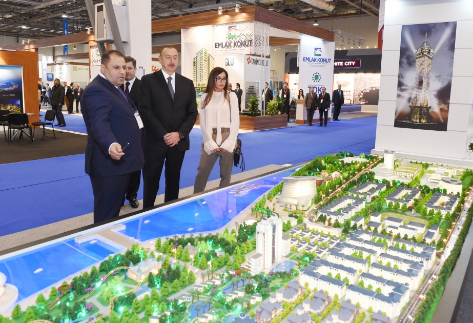 الرئيس إلهام علييف في المعرض الأذربيجاني الدولي للعقارات والاستثمارات بباكو