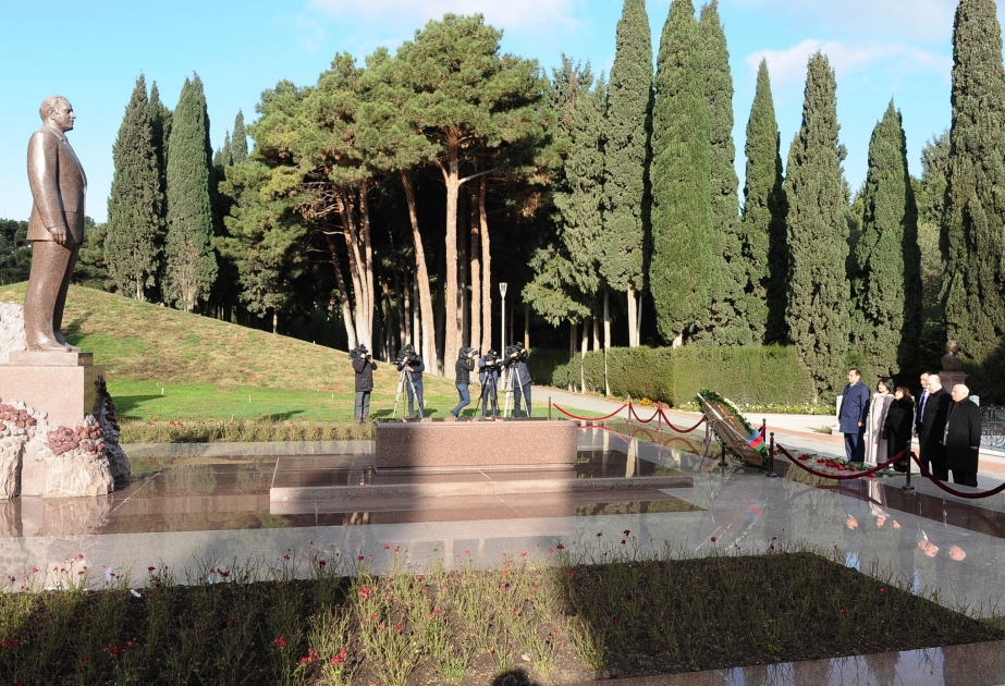 TURKPA delegation pays respect to national leader Heydar Aliyev and Azerbaijani martyrs