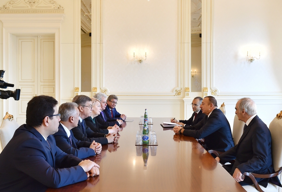 Präsident Ilham Aliyev empfängt eine Delegation um russische Ministerin für Bildung und Wissenschaft VIDEO