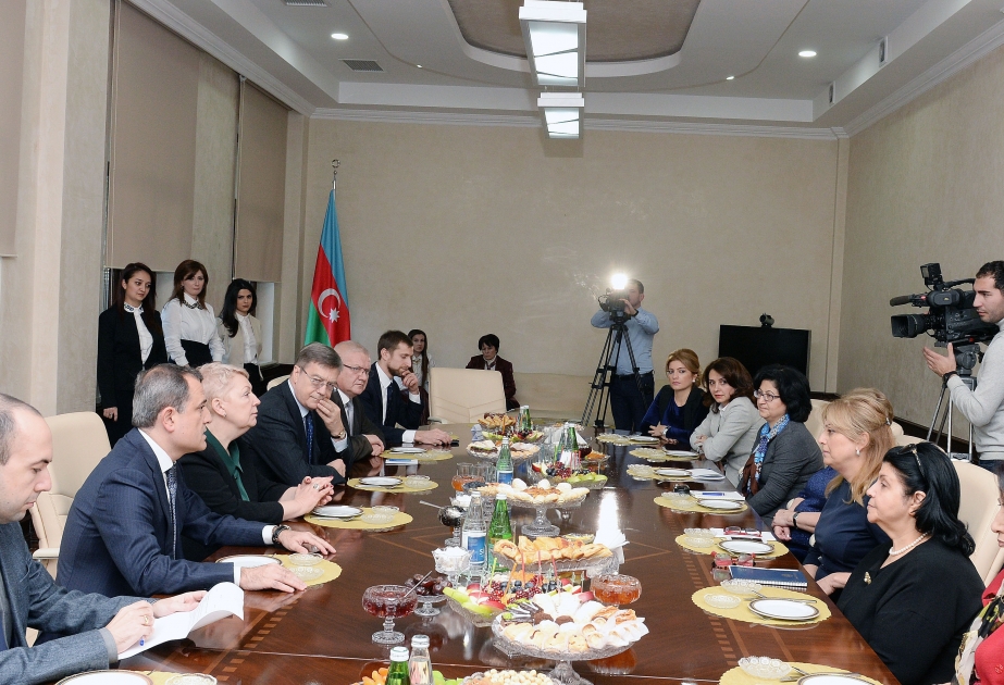 Министр образования и науки России встретилась в Баку с директорами школ