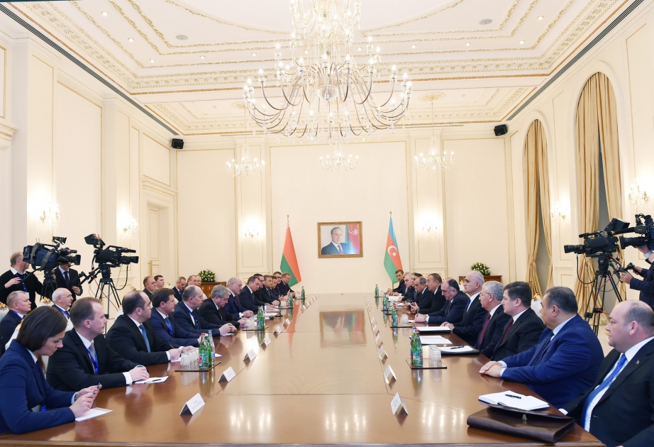 Entretien des présidents azerbaïdjanais et biélorusse élargi aux délégations VIDEO