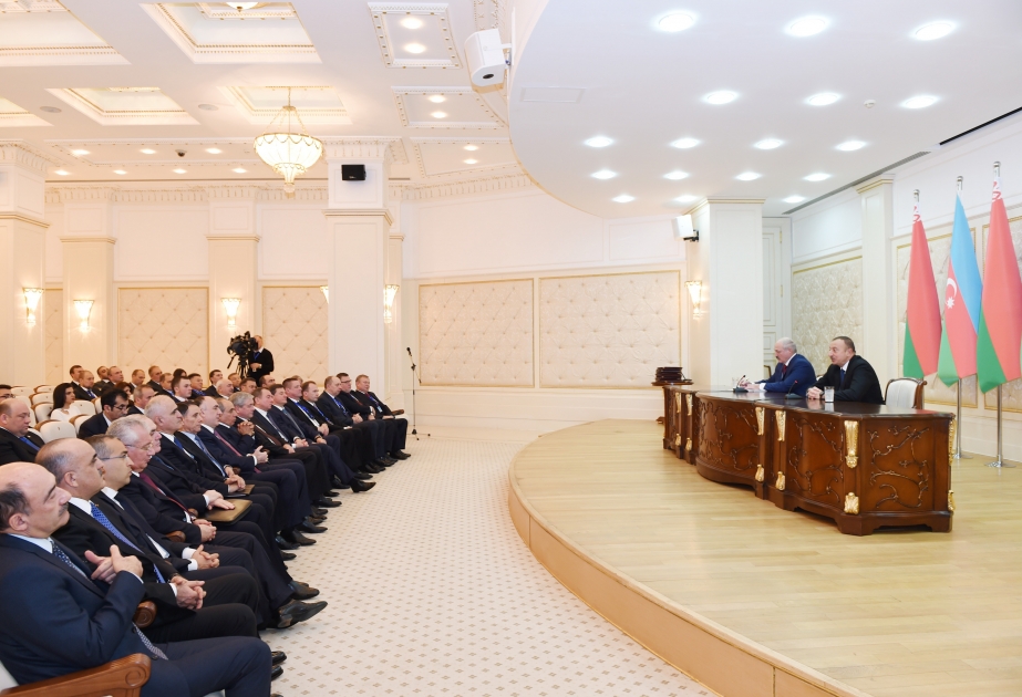 الرئيس الأذربيجاني والرئيس البلاروسي يدليان ببيان صحفي