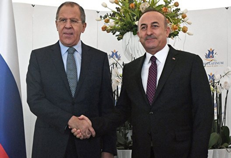 Les chefs de la diplomatie turque et russe mènent des discussions à Alanya