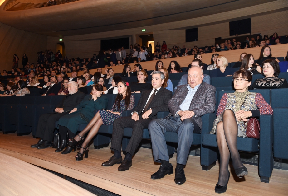 Strauss Festival Orchester Wien gibt Konzert im Heydar Aliyev Center