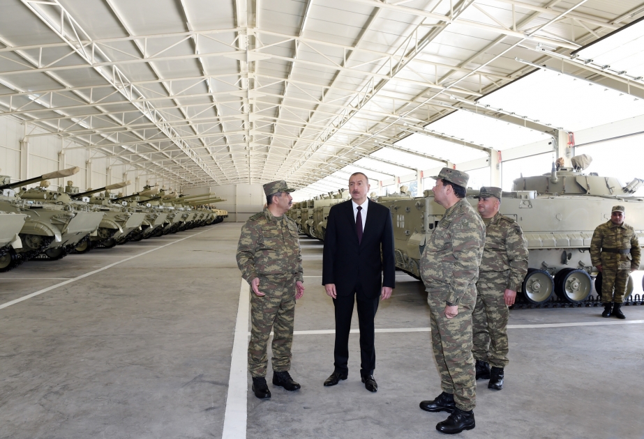 Präsident Ilham Aliyev weiht im Rayon Terter eine militärische Einheit ein VIDEO