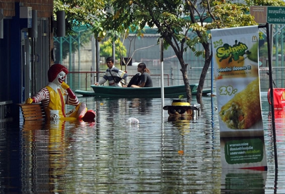 Heavy flooding in Thailand kills 14, inundates tourist isles