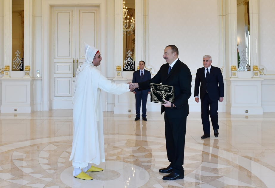 Präsident Ilham Aliyev empfängt neuen marokkanischen Botschafter zur Entgegennahme des Beglaubigungsschreibens VIDEO