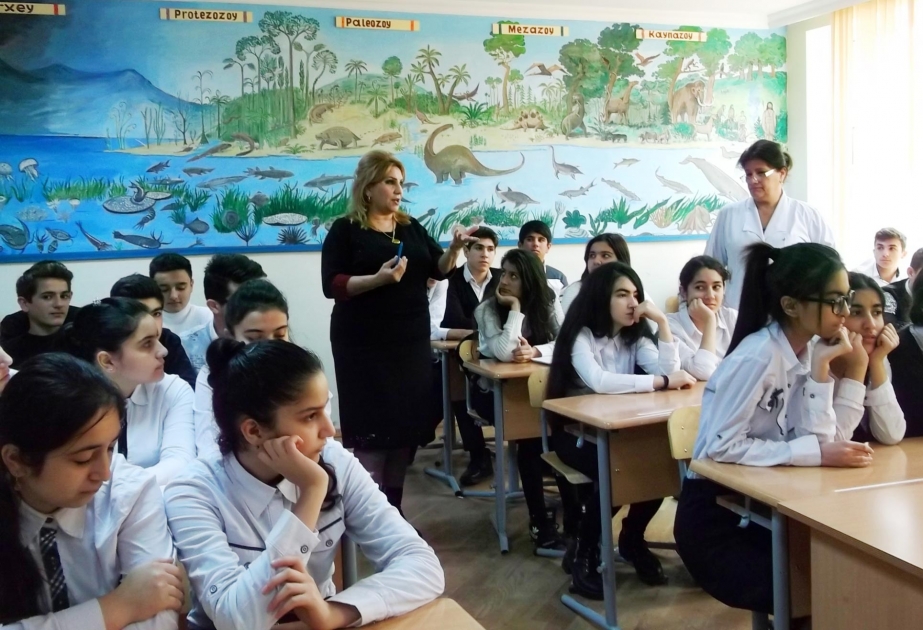 Şagirdlər talassemiya xəstəliyi barədə məlumatlandırılıblar