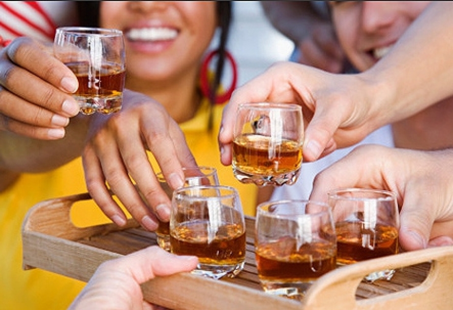 Употребление алкоголя в подростковом возрасте изменяет мозг молодых людей