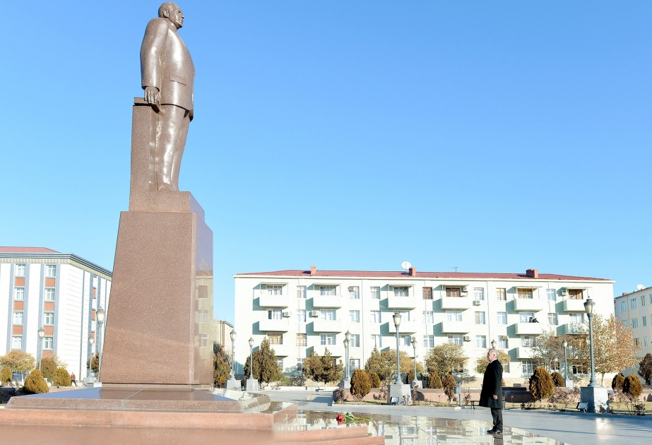 Nakhchivan hosts ceremony to commemorate national leader Heydar Aliyev