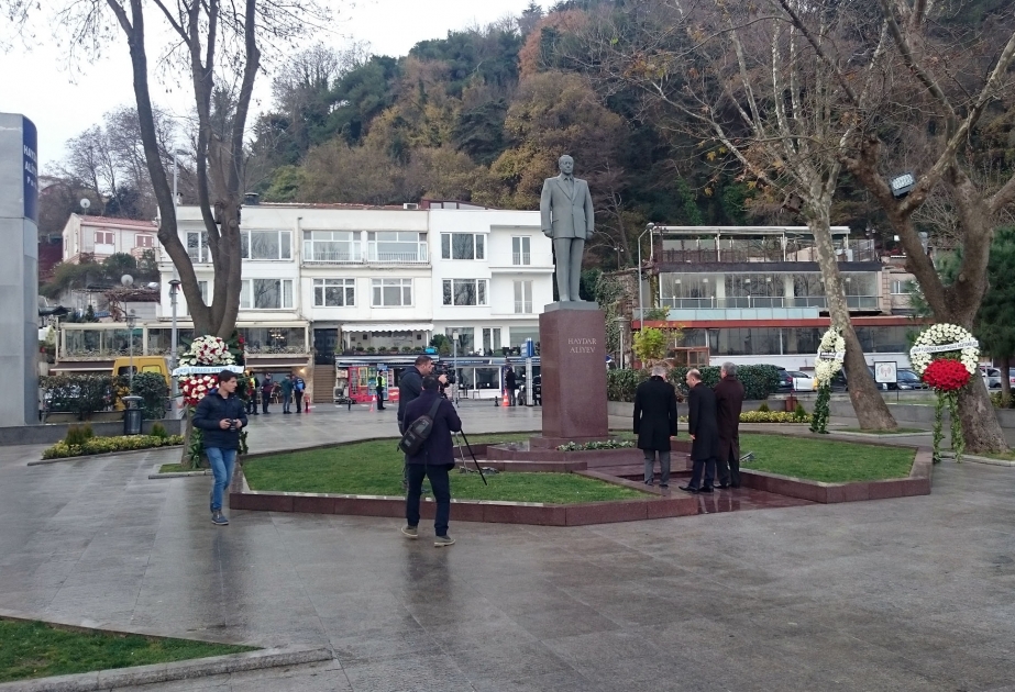 İstanbuldakı Heydər Əliyev Parkında Ulu Öndərin xatirəsi yad edilib