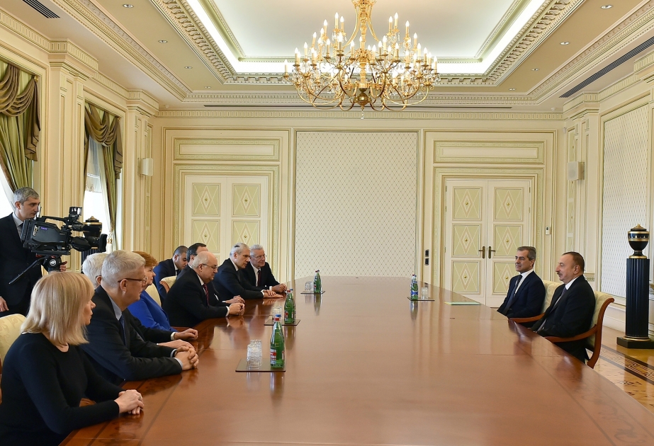 伊利哈姆·阿利耶夫总统接见尼扎米·占贾维国际中心联席主席和董事会成员