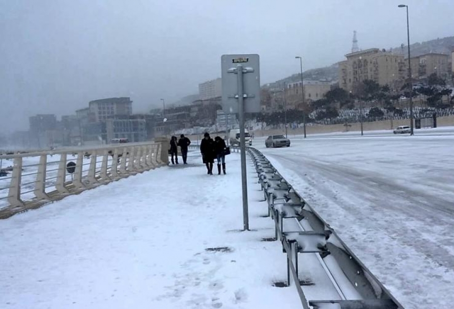 В четверг на территории страны ожидается снег, дороги покроются льдом
