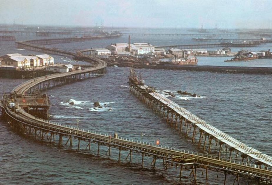 10 oilfield workers missing after platform overturns in Caspian Sea