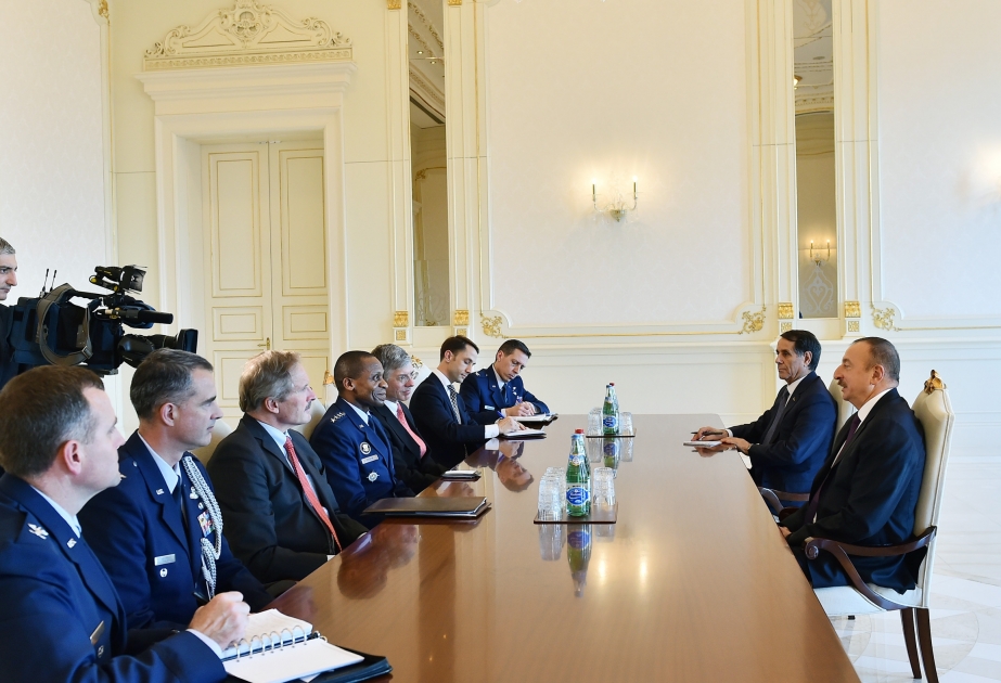 伊利哈姆·阿利耶夫总统接见美国交通指挥部总指挥率领的代表团