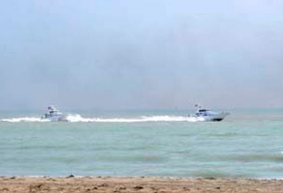 МЧС: В поисках пропавших без вести нефтяников участвуют два вертолета и три судна министерства