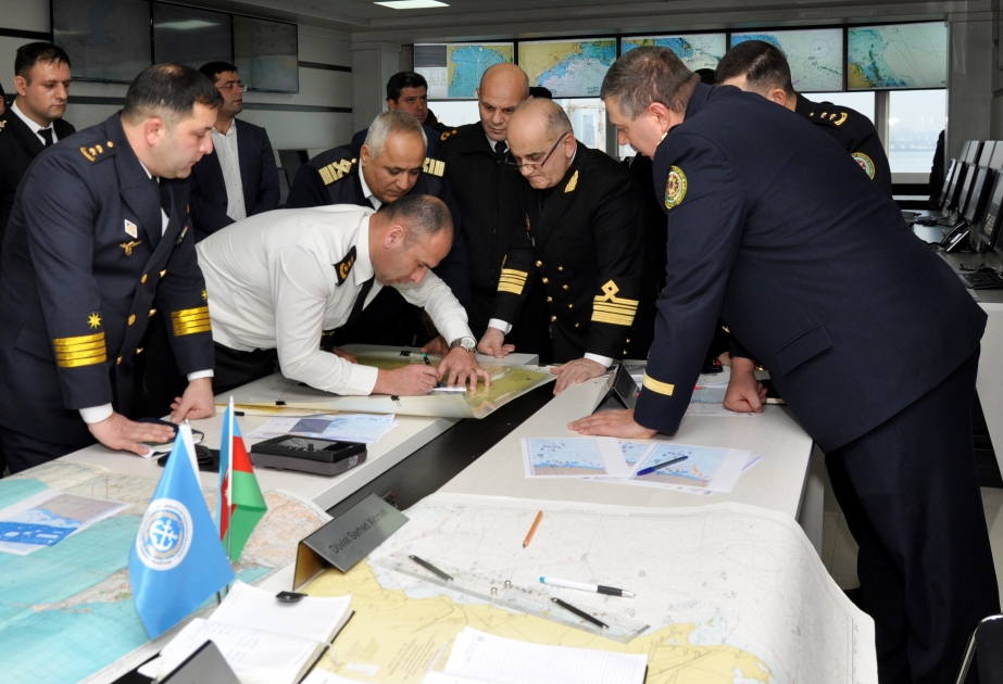 44艘海船、6架直升飞机和700多名人员参与里海石油工人搜救工作